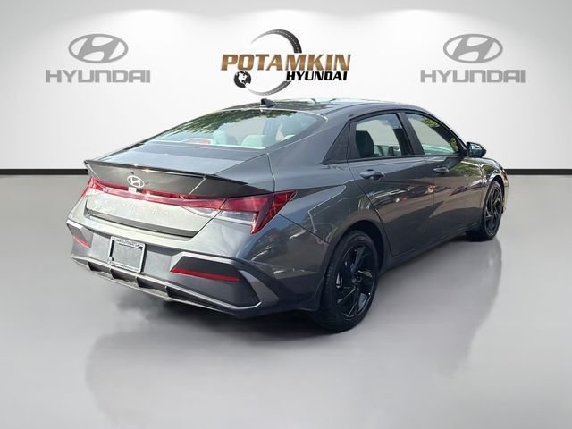 Used 2026 Gray Hyundai SEL Sport image 5