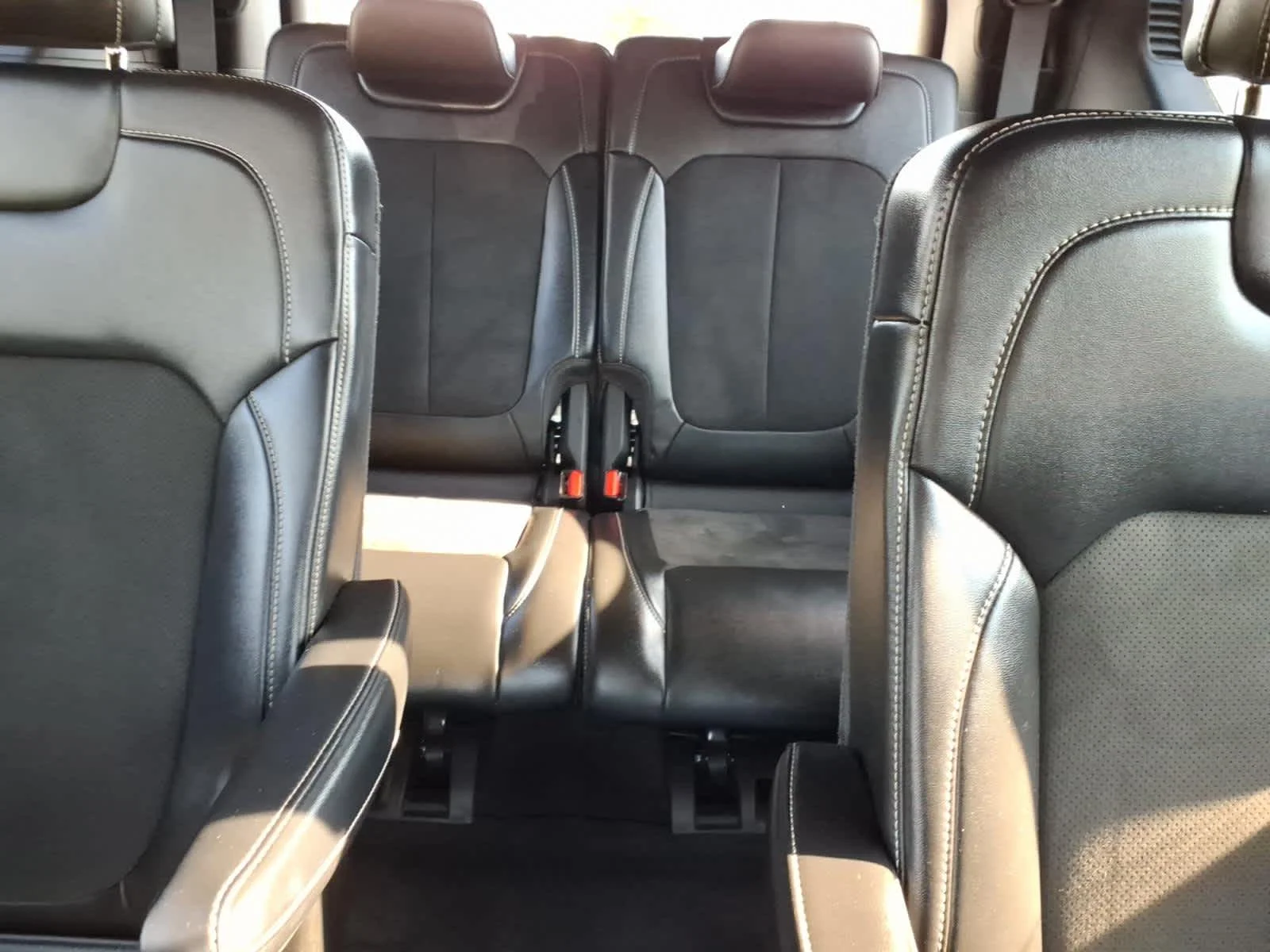 Used 2021 Diamond Black Crystal P/C Jeep Altitude image 18