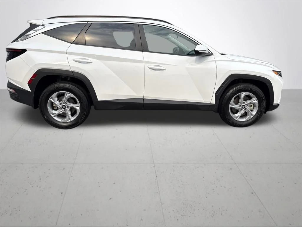 Used 2023 White Hyundai SEL image 5