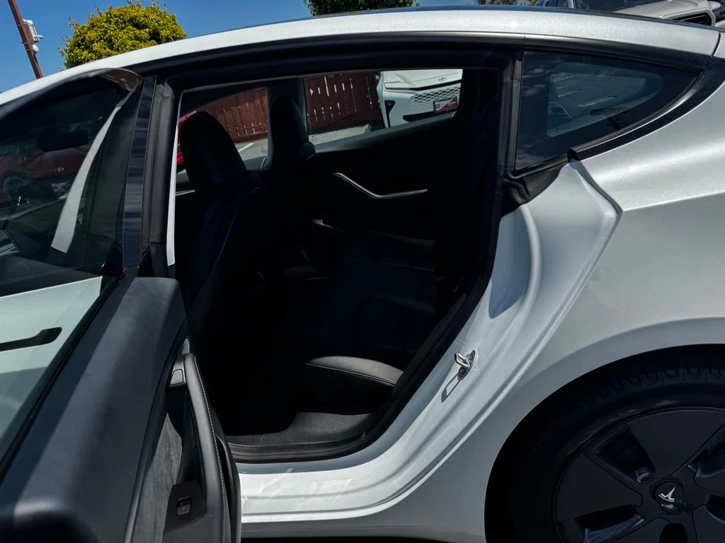 Used 2023  Tesla Base image 19