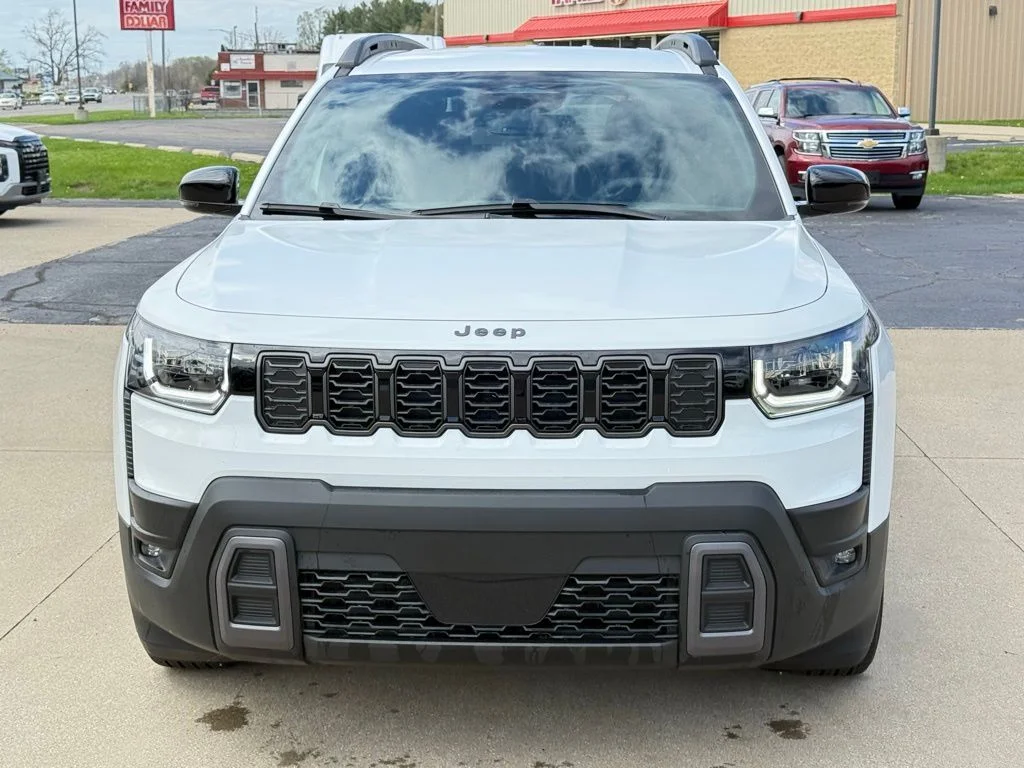 New 2026 Bright White Clear-Coat Exterior Paint Jeep Limited image 2