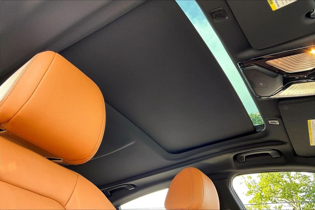 Used 2023 White BMW 530i image 28