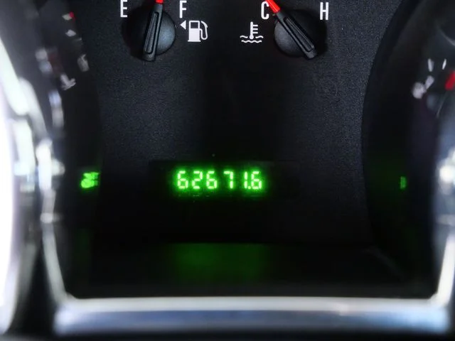 Used 2005 Red Ford V6 Deluxe image 22