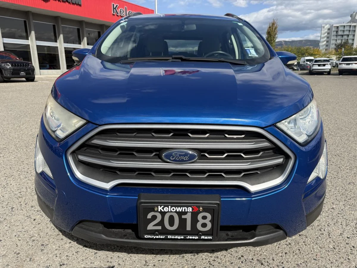 Used 2018 Blue Ford SE image 2
