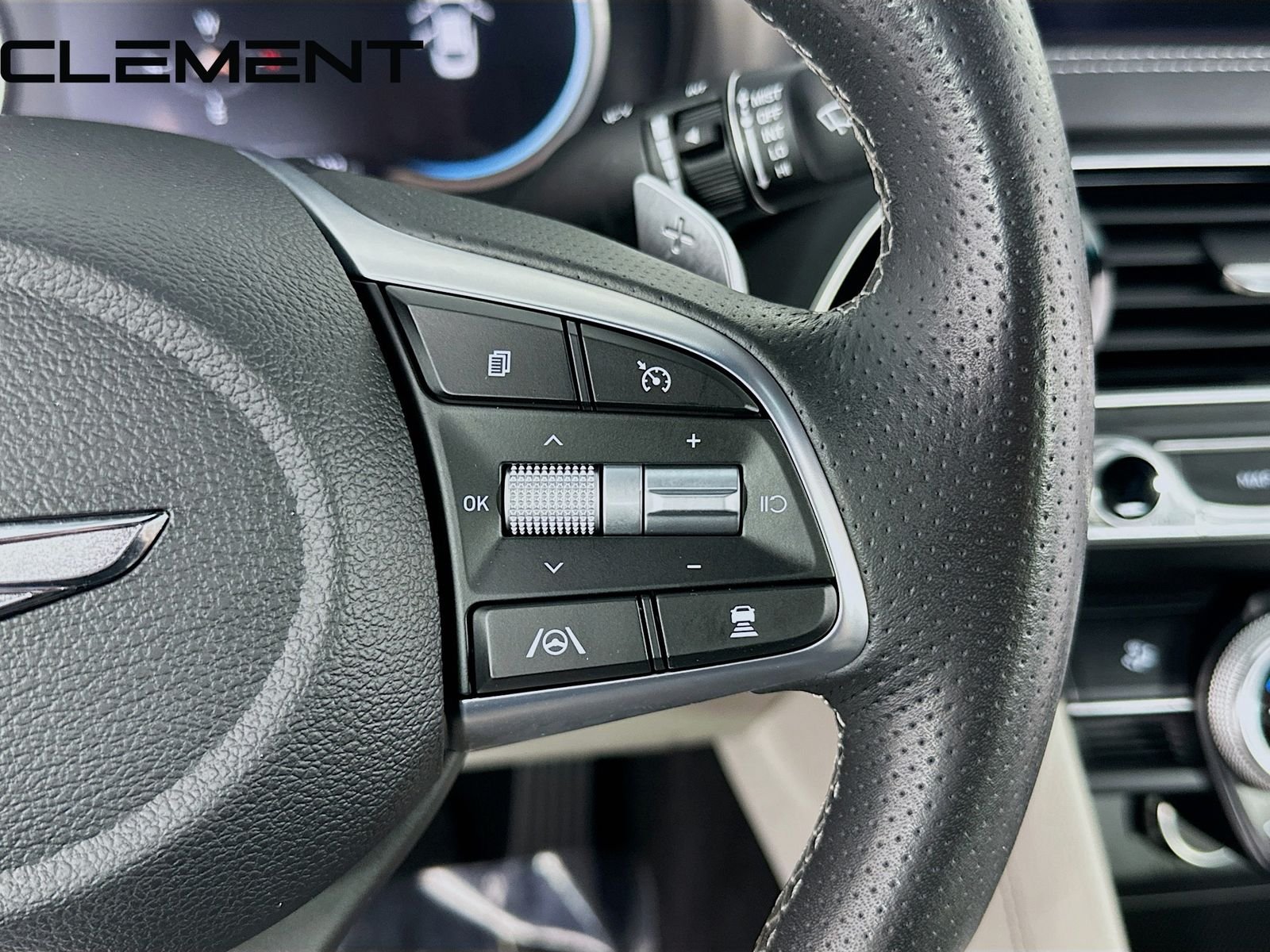 2023 GENESIS G70 Standard - Photo 17