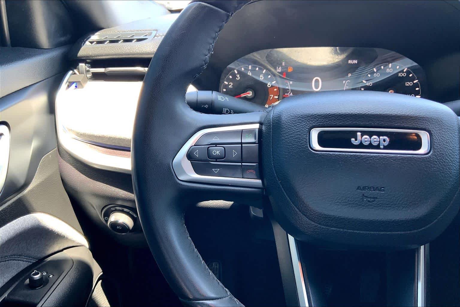 Used 2023 Bright White Clearcoat Jeep Latitude image 23