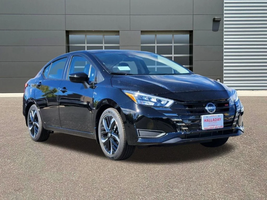 2025 Nissan Versa Sedan SR - Photo 6