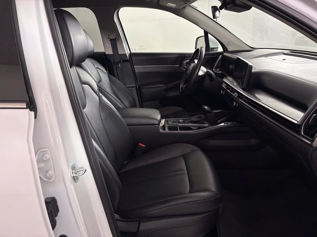 Used 2024 White Kia S image 44