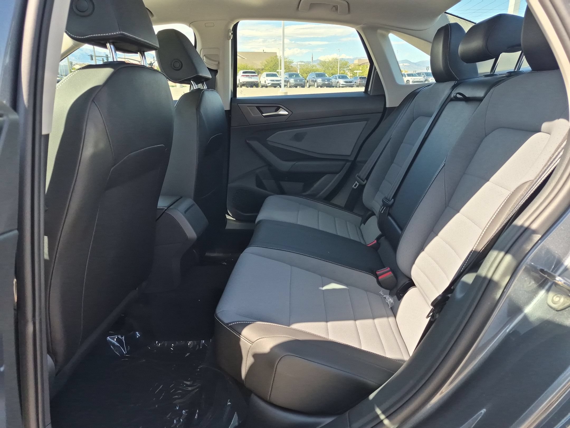 New 2027 Platinum Gray Metallic Volkswagen SE image 15