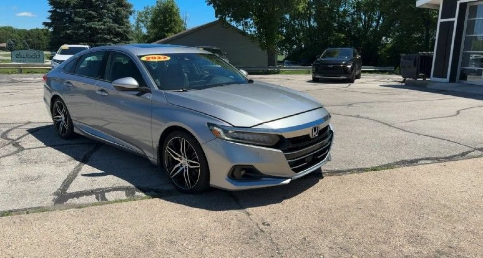 Used 2022 Lunar Silver Metallic Honda Touring image 3