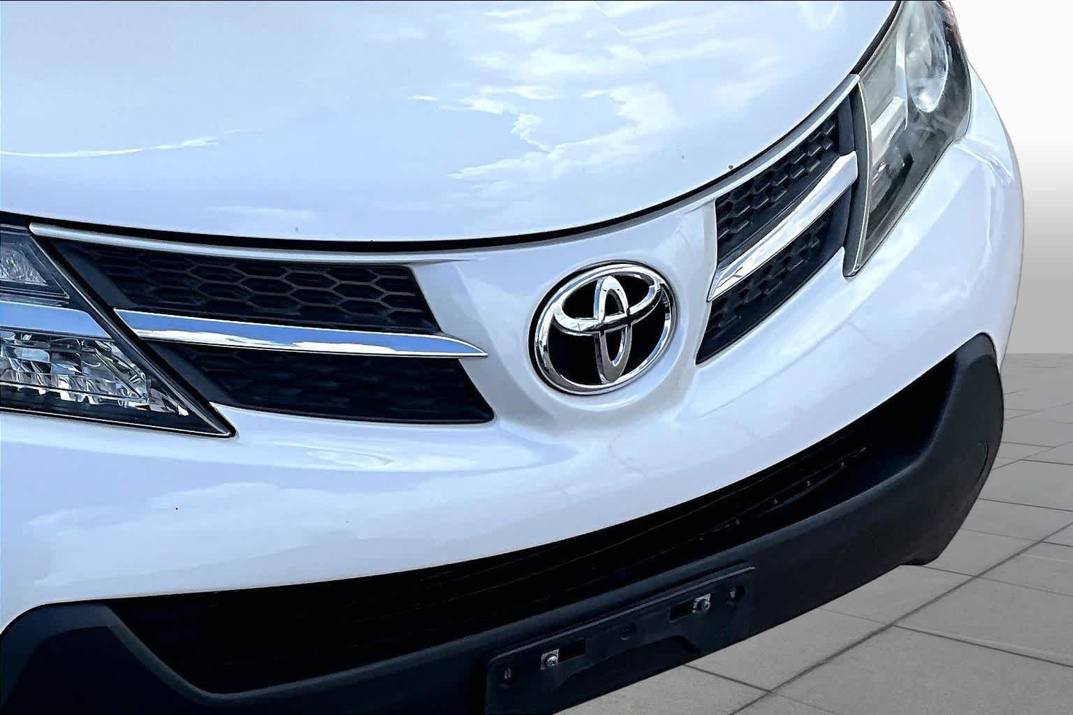 Used 2013 Blizzard Pearl Toyota Limited image 30