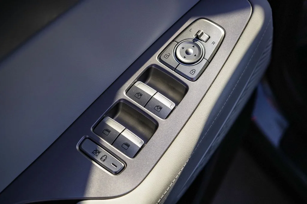Used 2025 Gray Hyundai SEL image 19