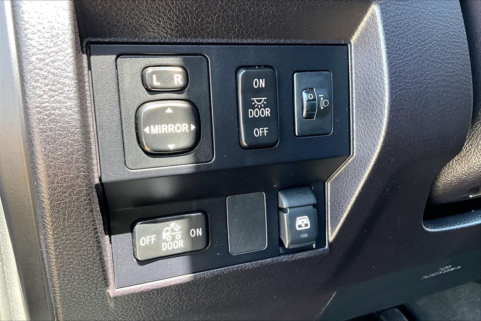 Used 2016 Black Toyota SR5 image 32