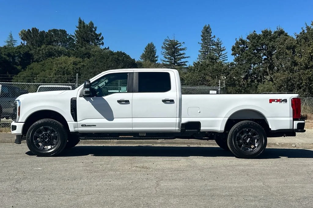 New 2026 Oxford White Ford F-350® XL image 7