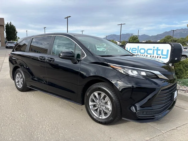 2024 Toyota Sienna LE