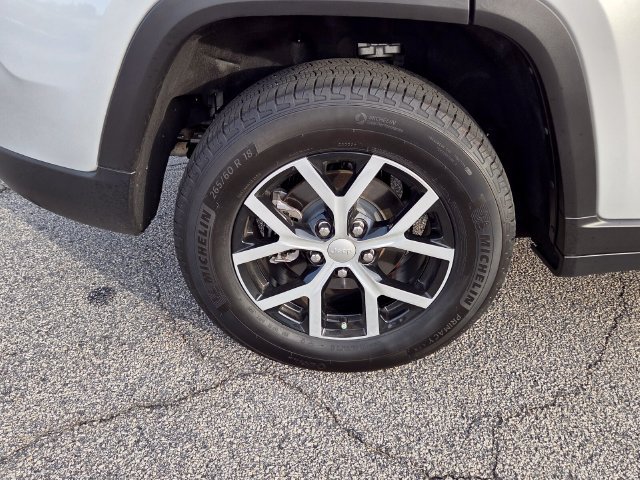 Used 2025 Silver Jeep Limited image 17