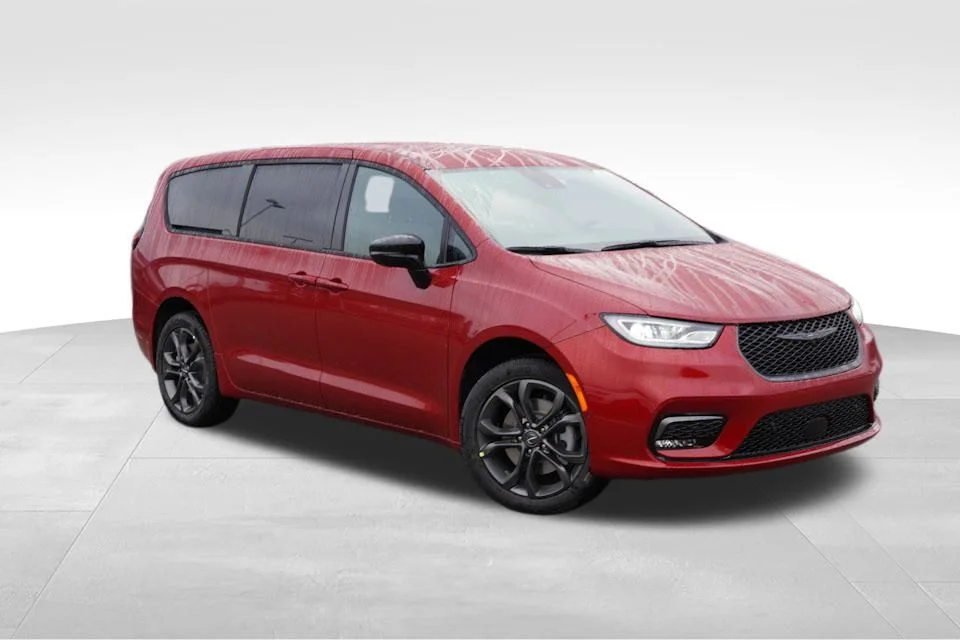 2026 Chrysler Pacifica Select AWD's photo
