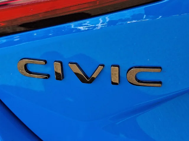 Used 2025 Boost Blue Pearl Honda  image 30