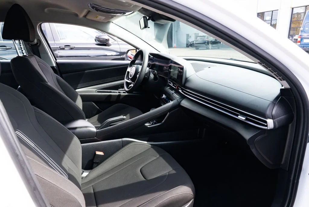 Used 2024 White Hyundai SEL image 25