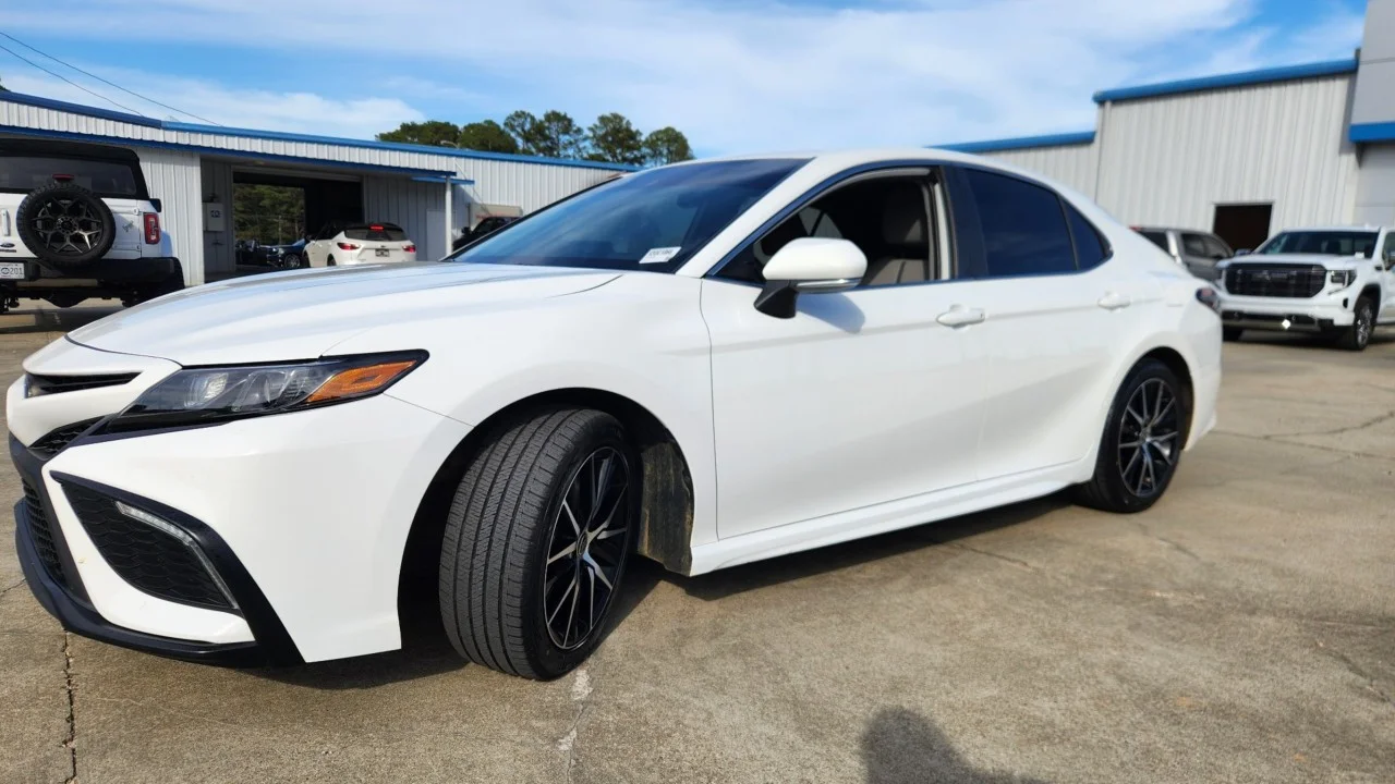 Used 2024  Toyota Hybrid SE image 6