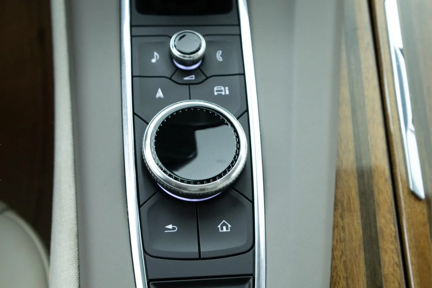 Used 2024 Crystal White Tricoat Cadillac Sport Platinum image 25