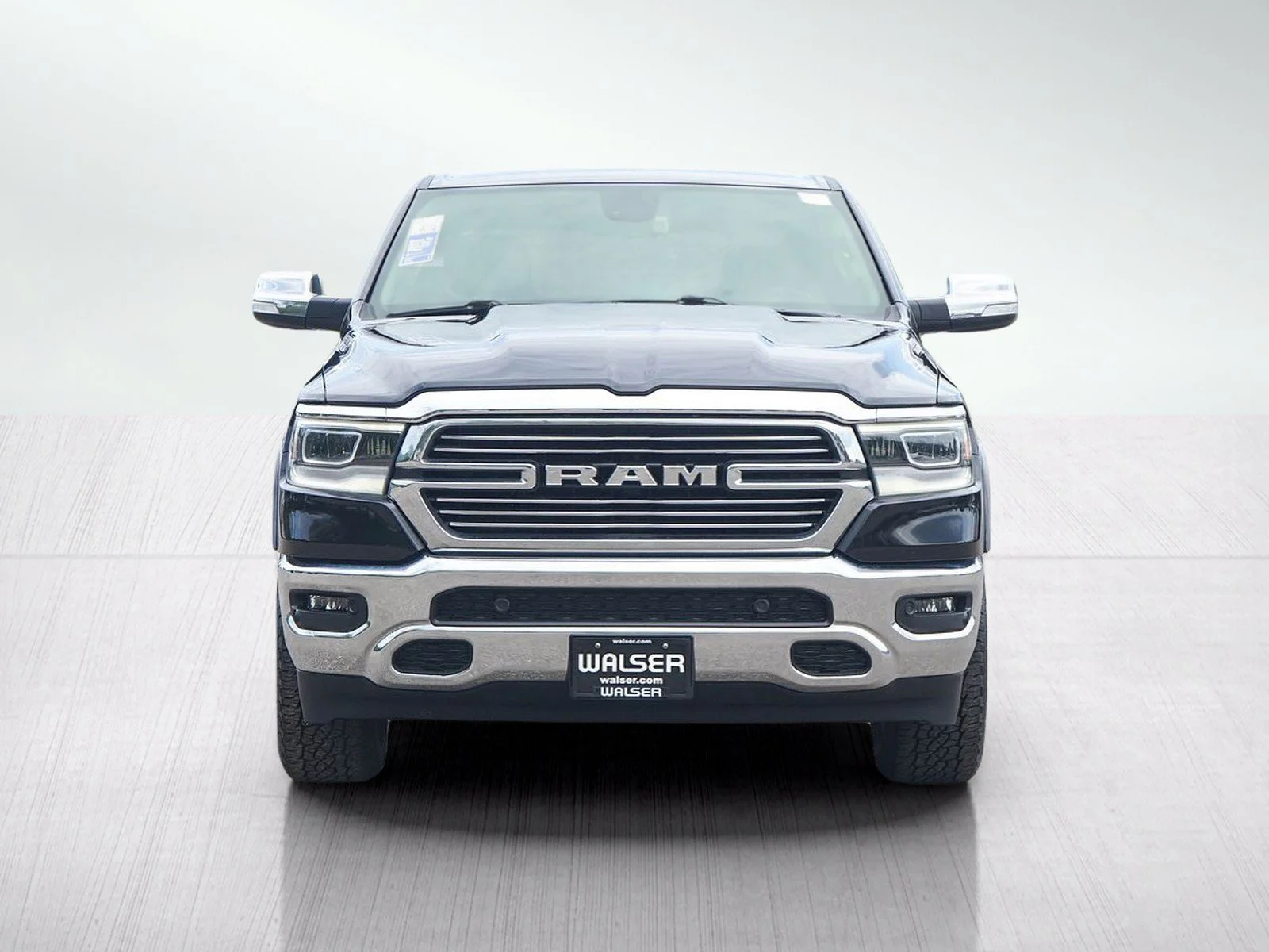 Used 2020 Diamond Black Crystal Pearlcoat Ram Laramie image 8
