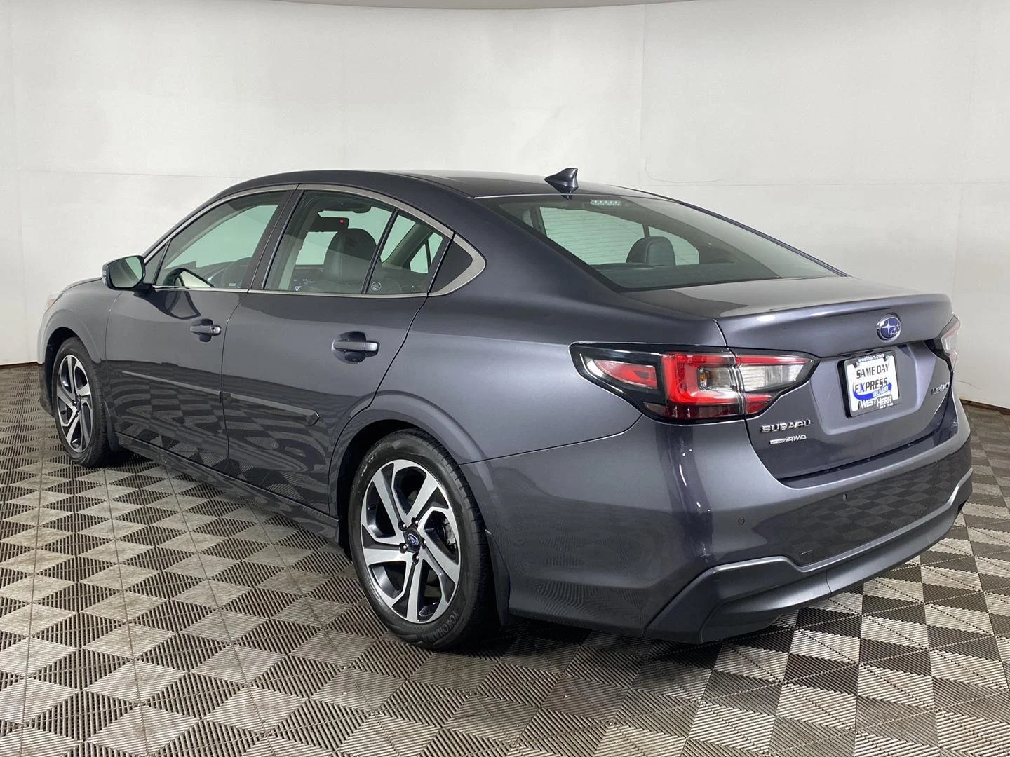 Used 2022 Magnetite Gray Metallic Subaru Limited image 7