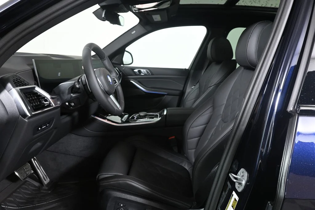 Used 2026 Black BMW xDrive50e image 3