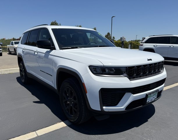 2026 Jeep Grand Cherokee L Laredo Altitude