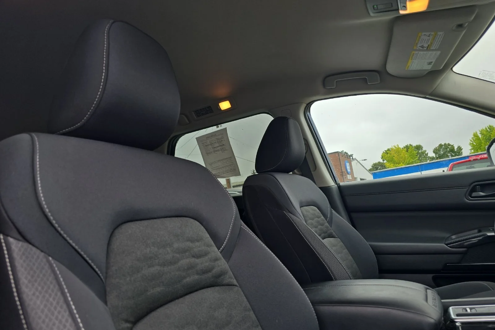 Used 2025 Deep Ocean Blue Pearl Nissan SV image 17