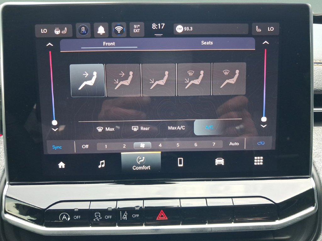 New 2026 Black Jeep Latitude image 19