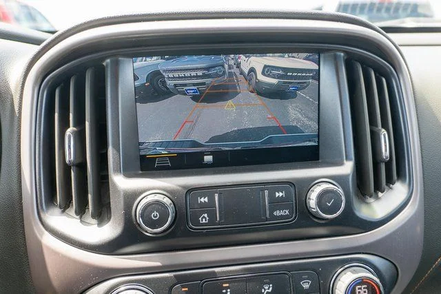 Used 2022 Summit White GMC AT4 w/Leather image 22