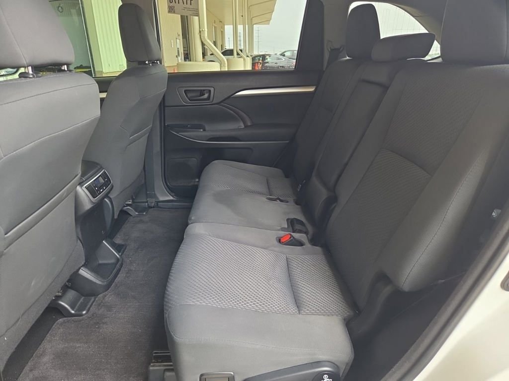 Used 2018 White Toyota LE image 7