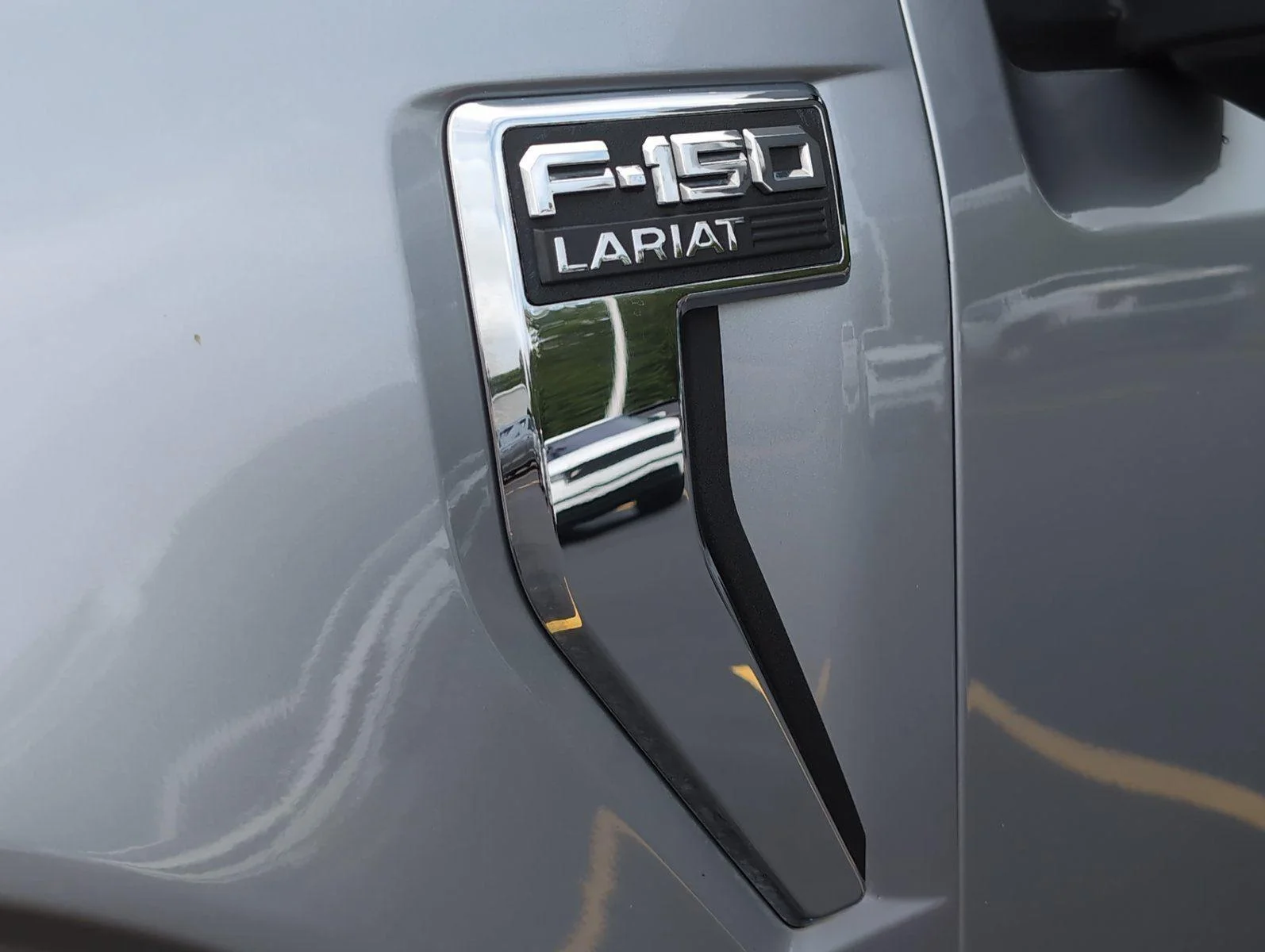 Used 2023 Iconic Silver Ford LARIAT image 10