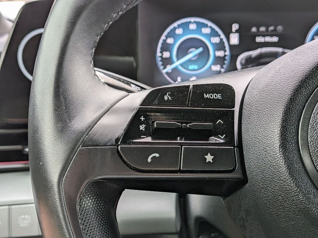 2025 Hyundai Elantra Limited - Photo 16