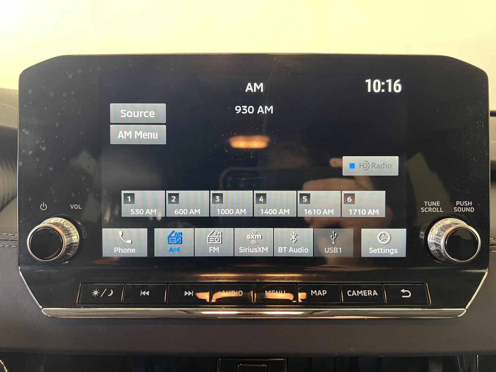 Used 2023 White Diamond Mitsubishi SE image 21