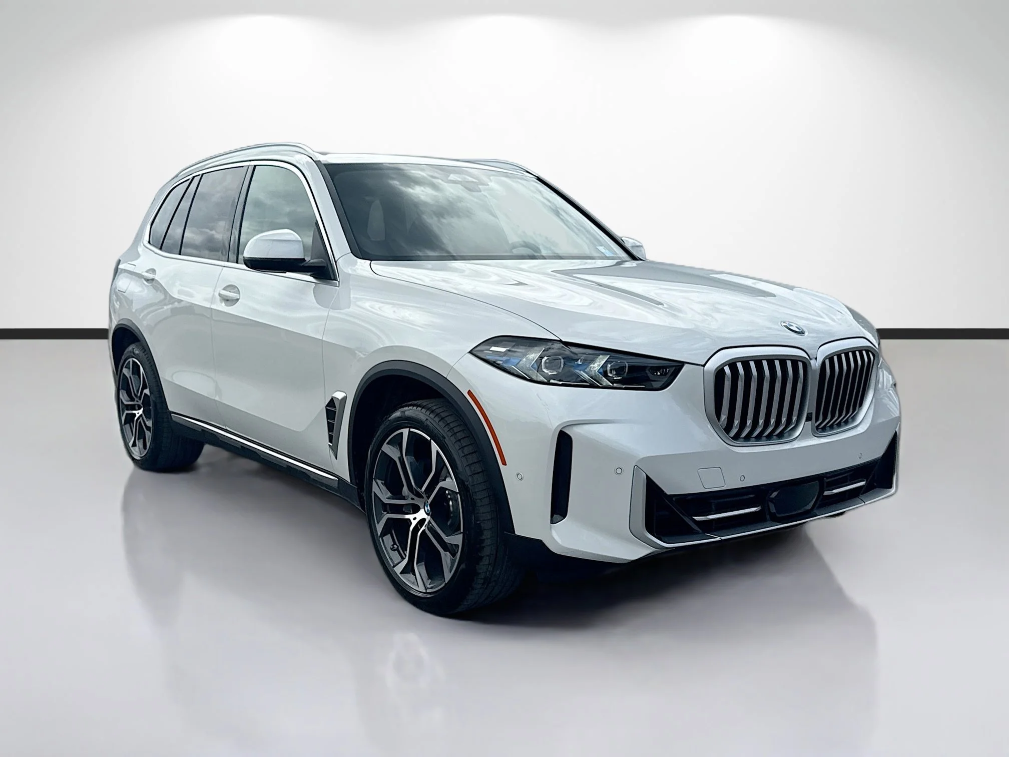 New 2026 Mineral White Metallic BMW sDrive40i image 1