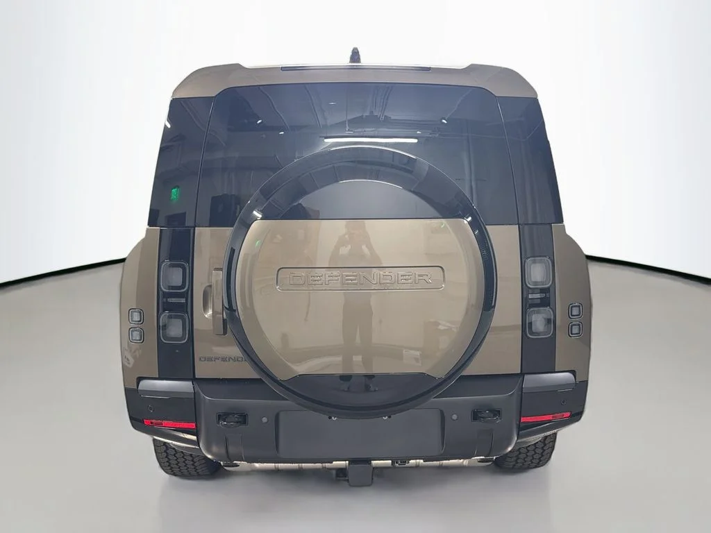 New 2026 Gondwana Stone Metallic Land Rover X-Dynamic SE image 10