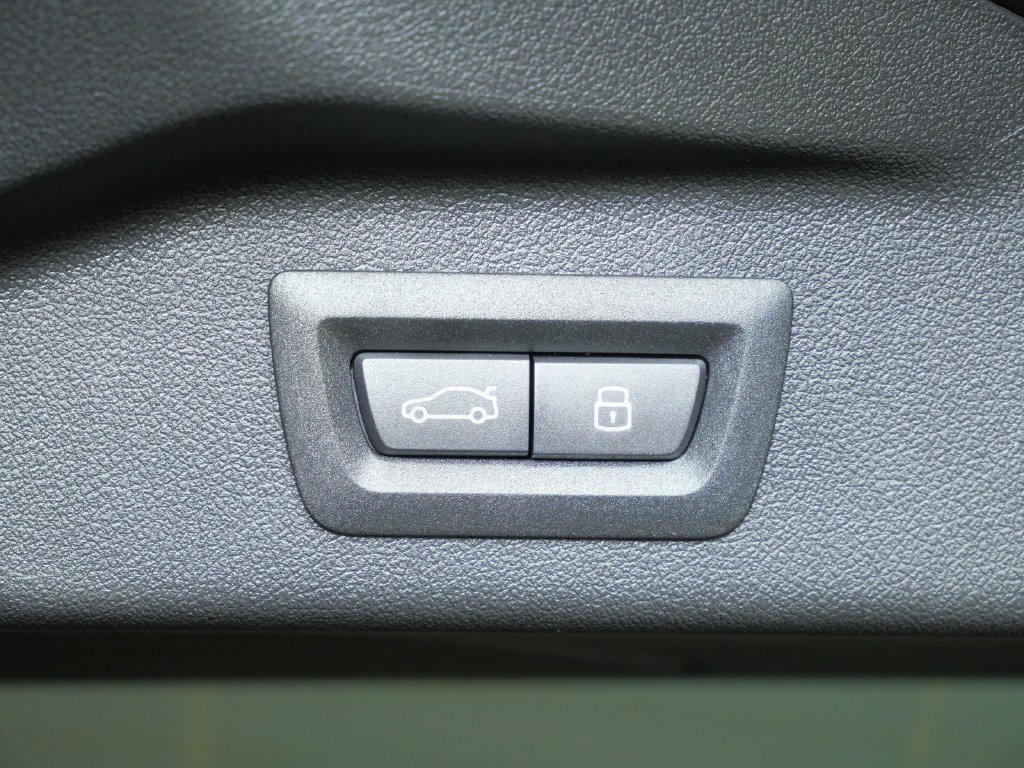New 2027 Manhattan Green Metallic BMW xDrive40i image 31