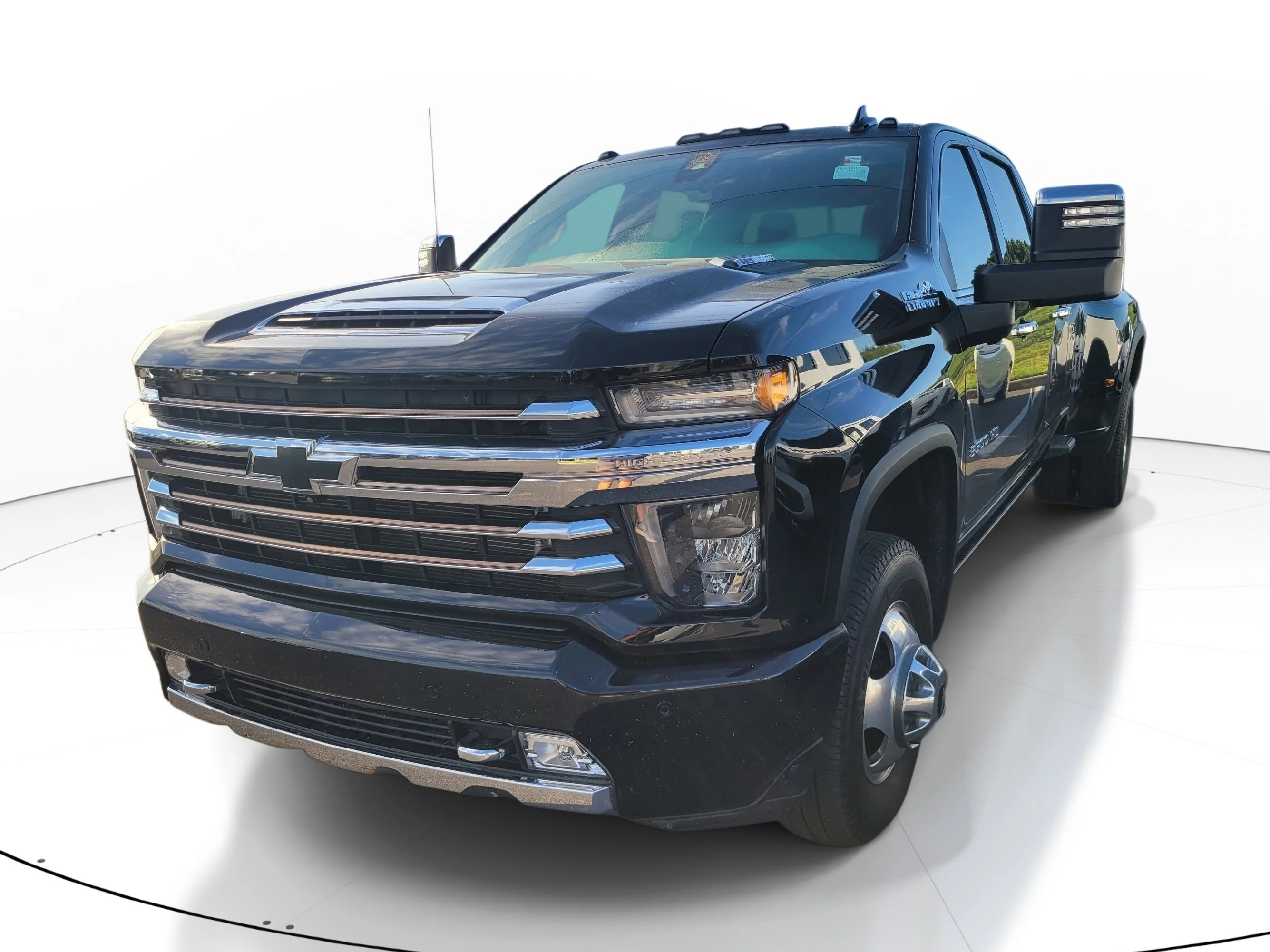Used 2023 Black Chevrolet High Country image 3