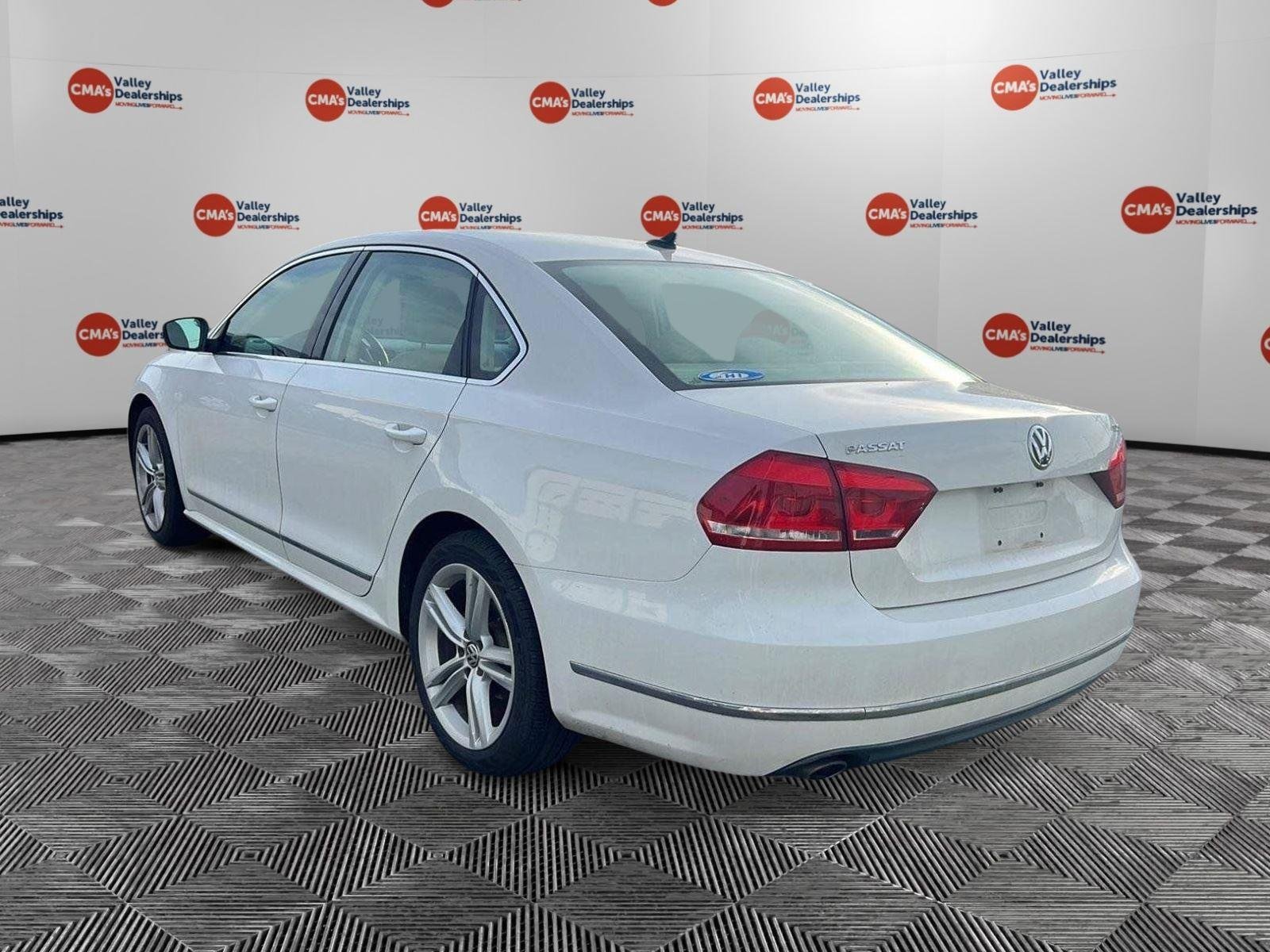 Used 2013 Candy White Volkswagen TDI SE w/Sunroof & Nav image 3