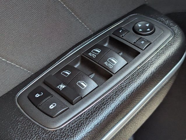 Used 2022  Dodge SXT image 18