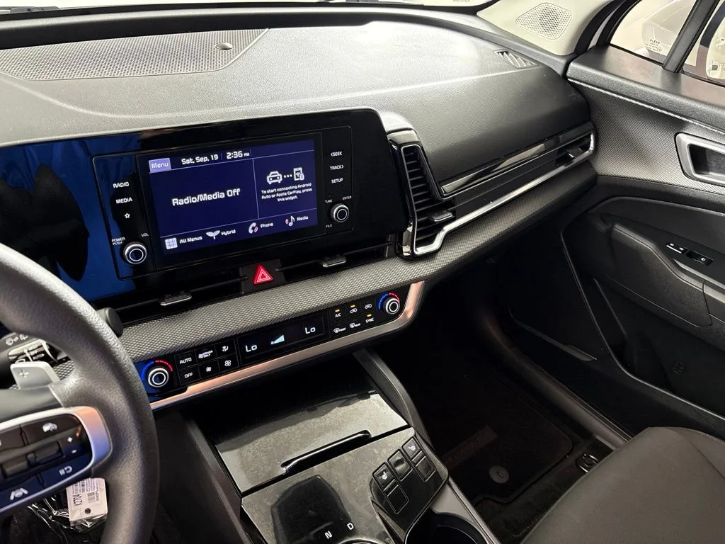 Used 2023 White Kia LX image 27