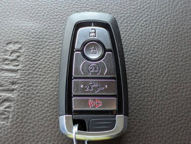 New 2026 Star White Metallic Tri-Coat Ford F-250® King Ranch® image 30