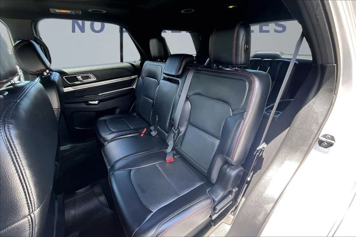Used 2017  Ford Sport image 22