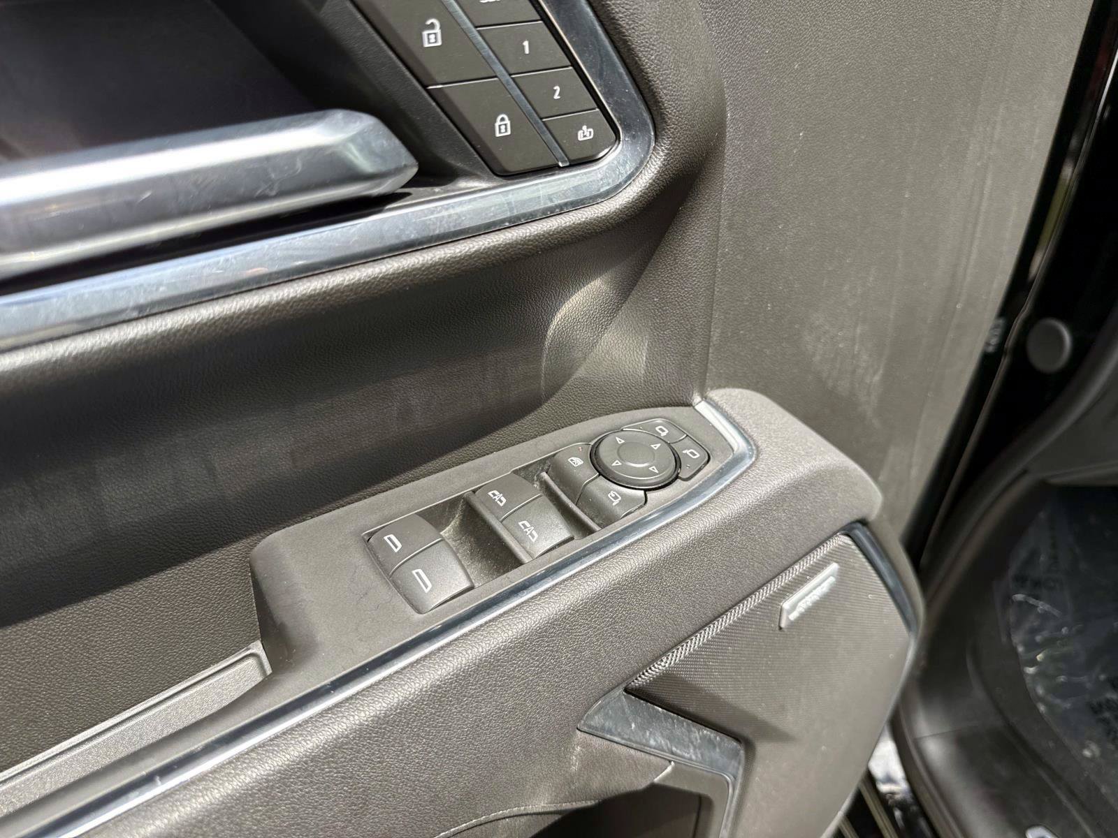 Used 2025 Onyx Black GMC SLT image 19