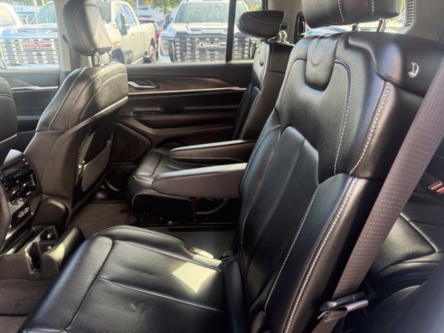 Used 2023 White/off-white Jeep Limited image 20