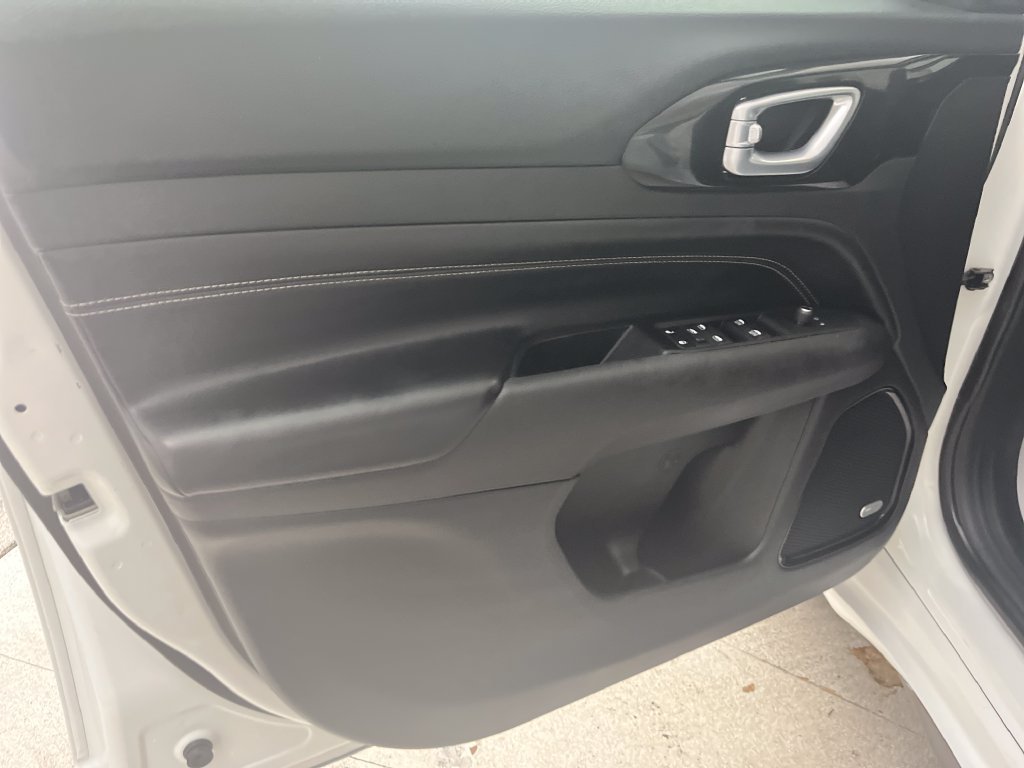 Used 2022 White Jeep High Altitude image 11