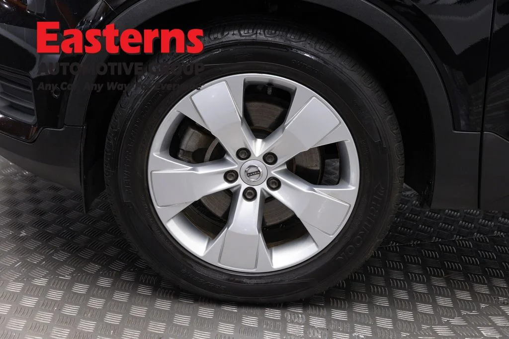 Used 2019 Black Volvo Momentum image 31