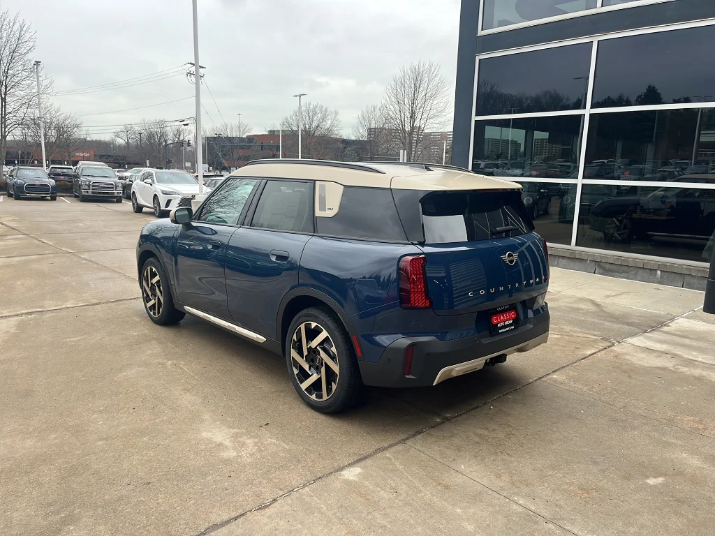 New 2026 Indigo Sunset Blue Metallic MINI Iconic image 4